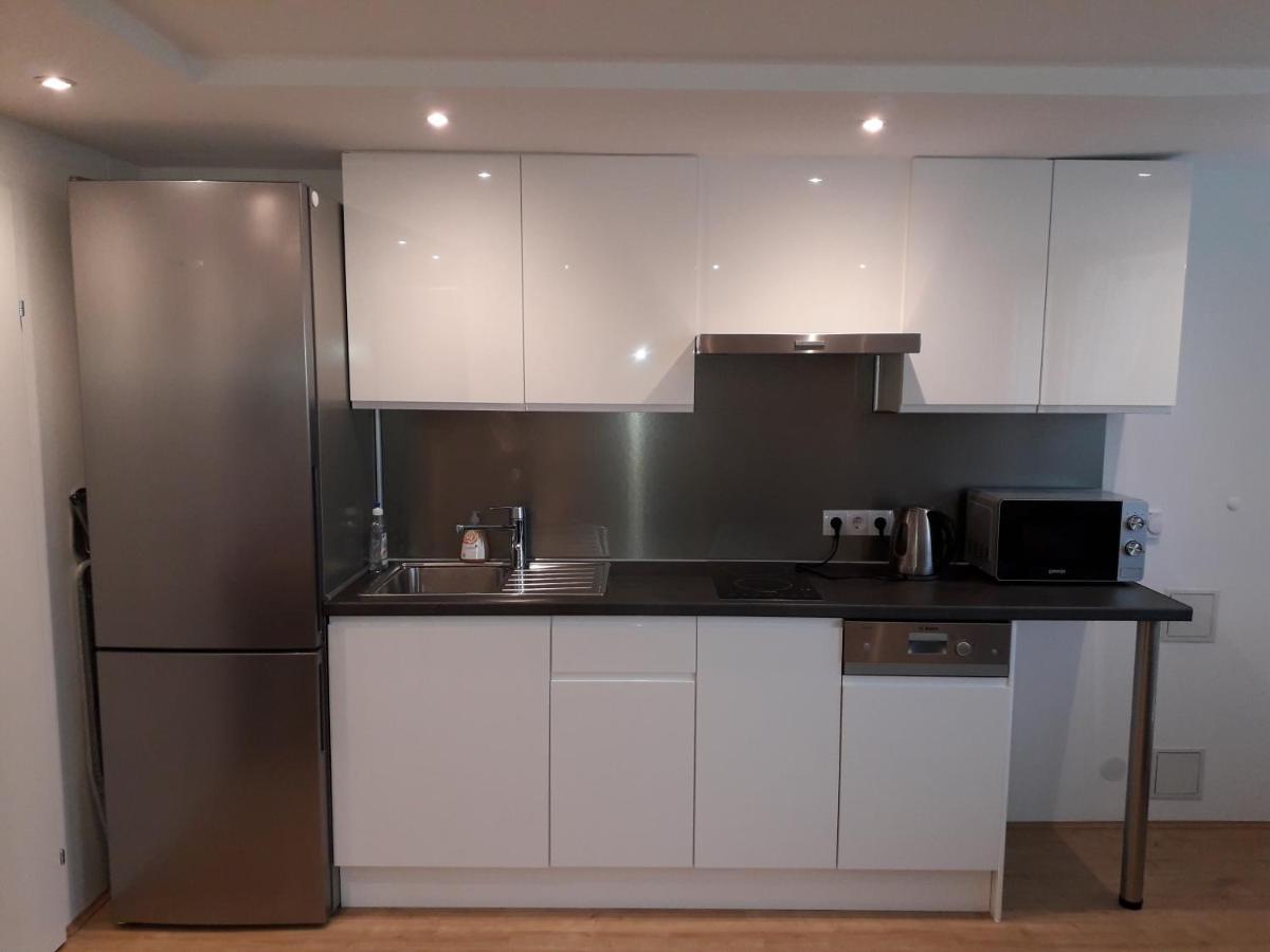 Cosy Flat In The Quiet Area With Own Garden, Free Parking And Direct Public Transport Link To The Centre Apartment Виена Екстериор снимка