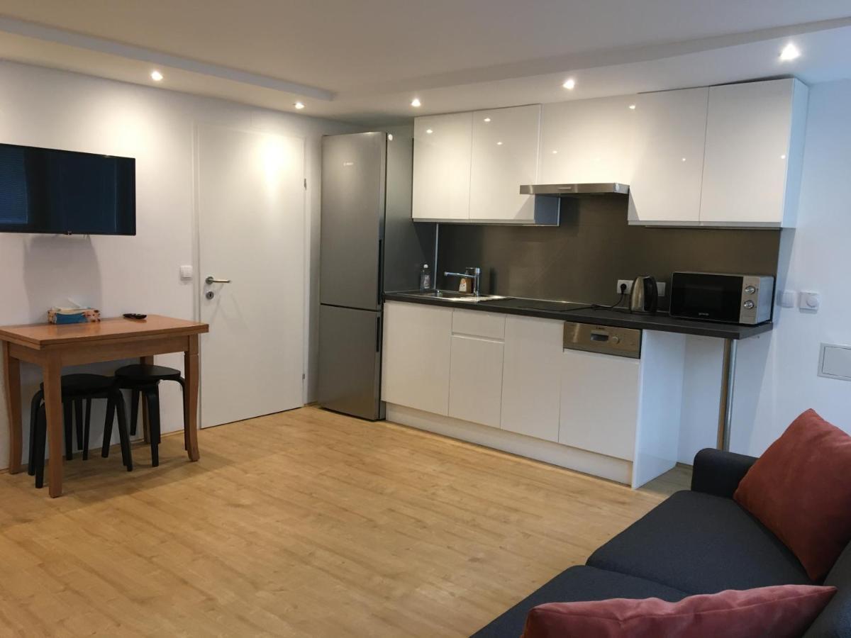 Cosy Flat In The Quiet Area With Own Garden, Free Parking And Direct Public Transport Link To The Centre Apartment Виена Екстериор снимка