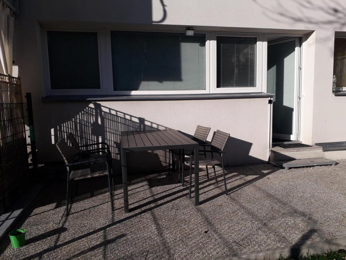 Cosy Flat In The Quiet Area With Own Garden, Free Parking And Direct Public Transport Link To The Centre Apartment Виена Екстериор снимка